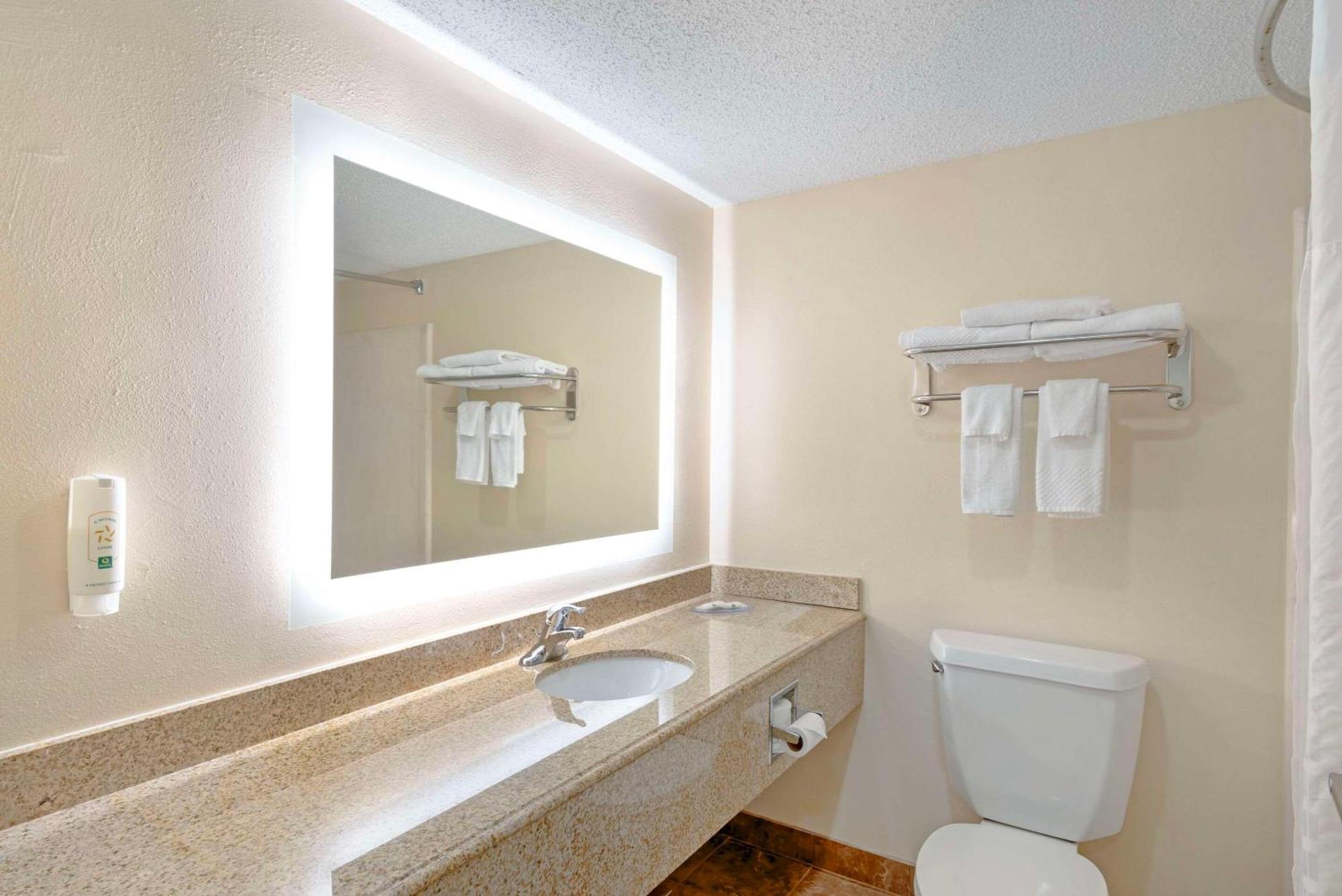 Quality Inn Valley - West Point Kültér fotó